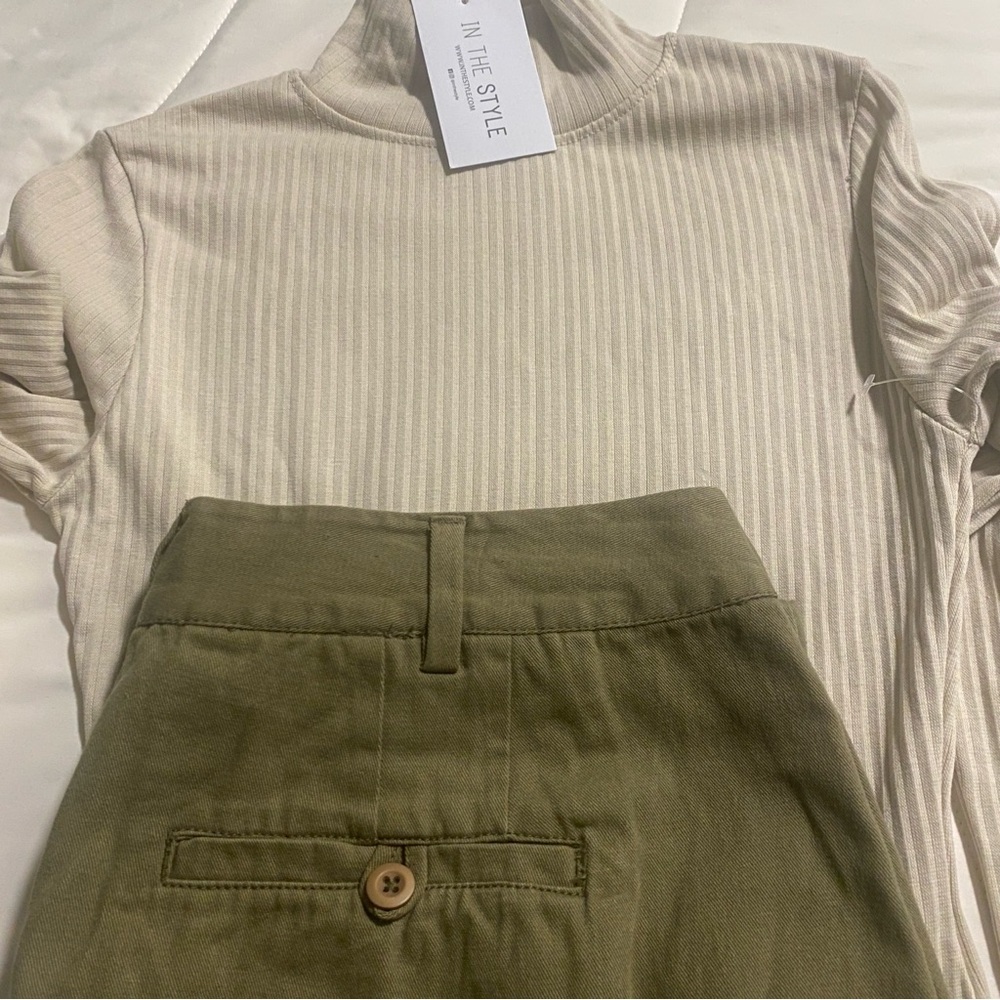 EUC SET FREE PEOPLE PLEAT FRONT CHINO PANTS IN KHAKI GREEN & BODYSUIT - SIZE 10